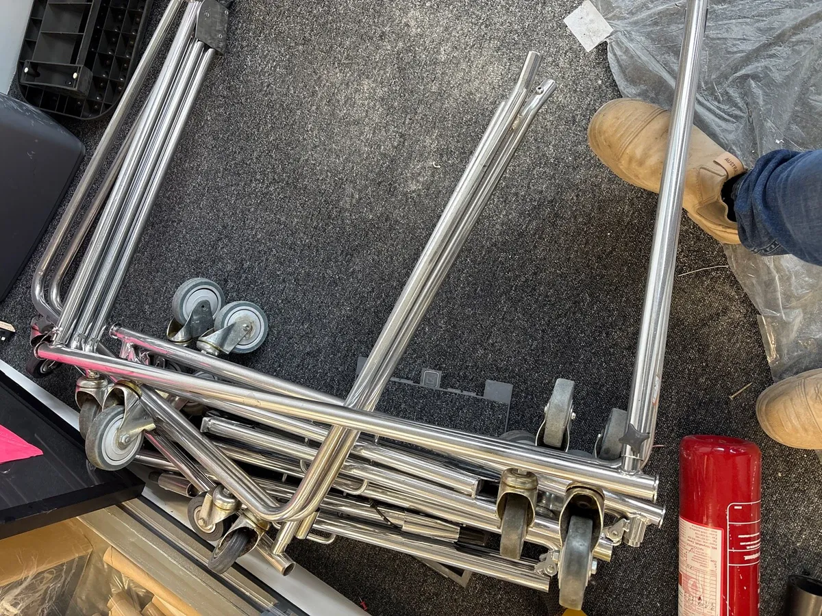 Foldable clothes rails - Image 3