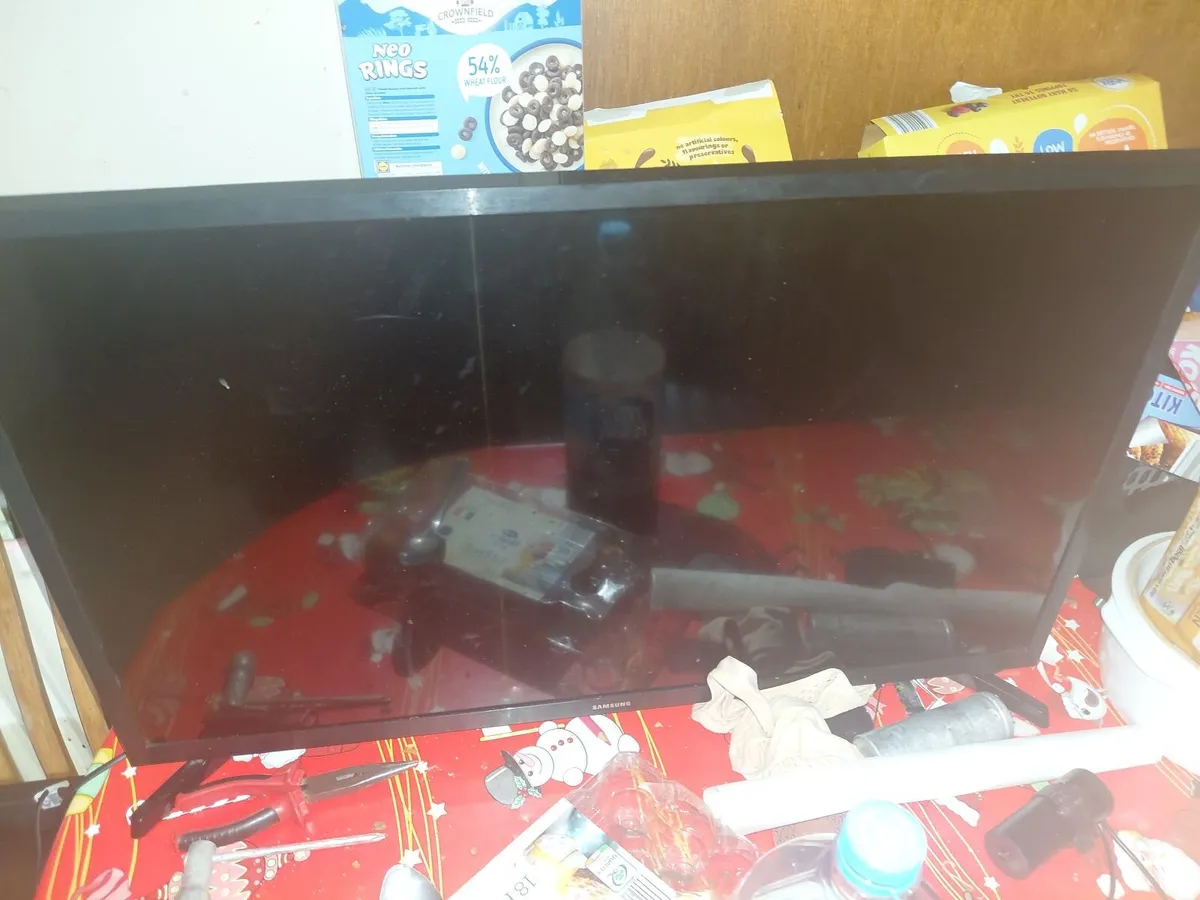 32 inch samsung smart tv - Image 2