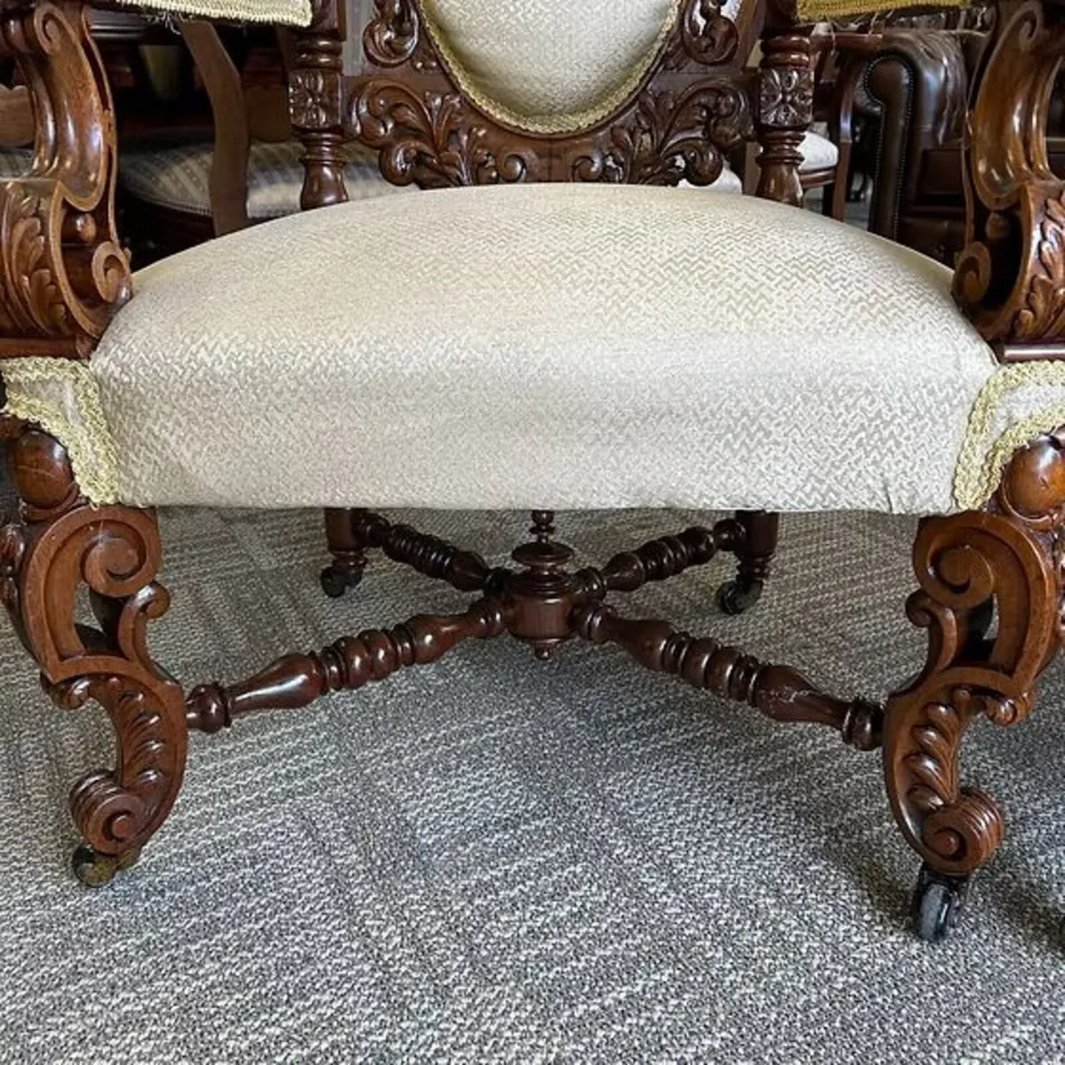Fabulous monumental pair of antique throne chairs - Image 2