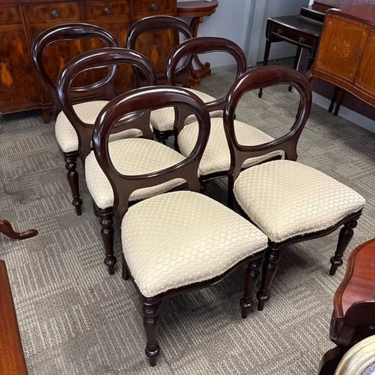 Beautiful mahogany balloon back set of 6 chairs wi - Image 1