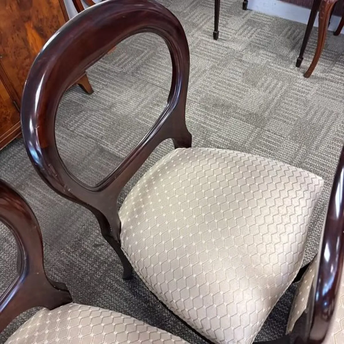 Beautiful mahogany balloon back set of 6 chairs wi - Image 4