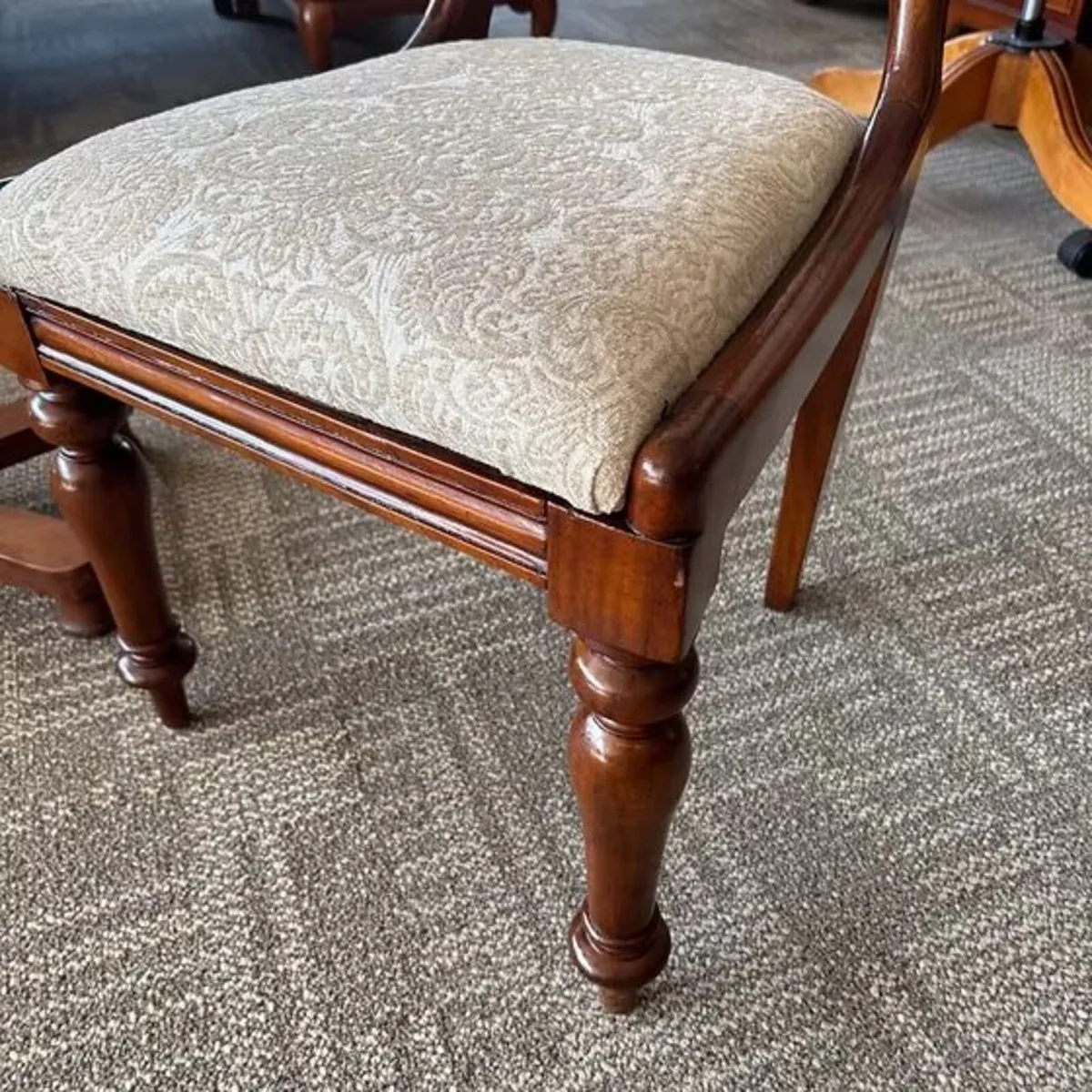 Beautiful mahogany bedroom occasional chair - Image 2