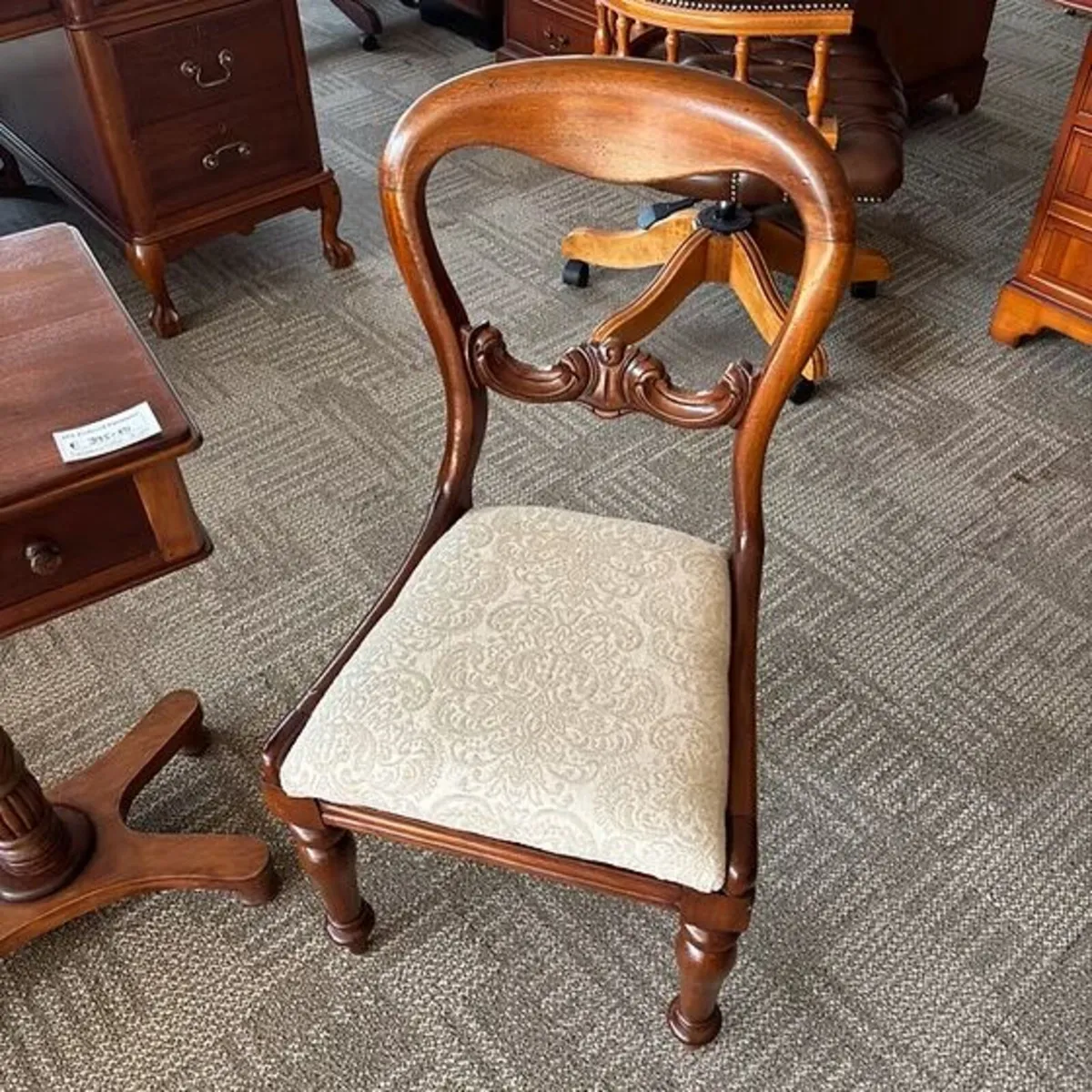 Beautiful mahogany bedroom occasional chair - Image 1