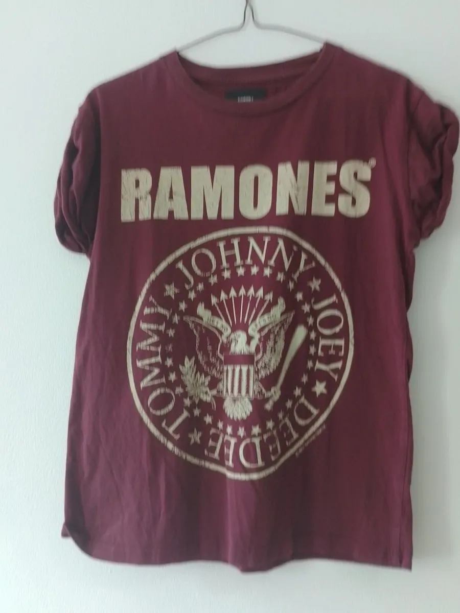 RAMONES HEY HO LETS GO .T-SHIRT. - Image 1