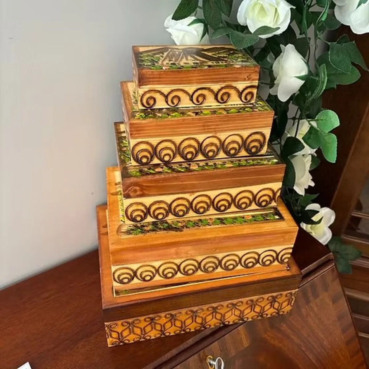Mid 20th century carved wooden jewellery/trinket b