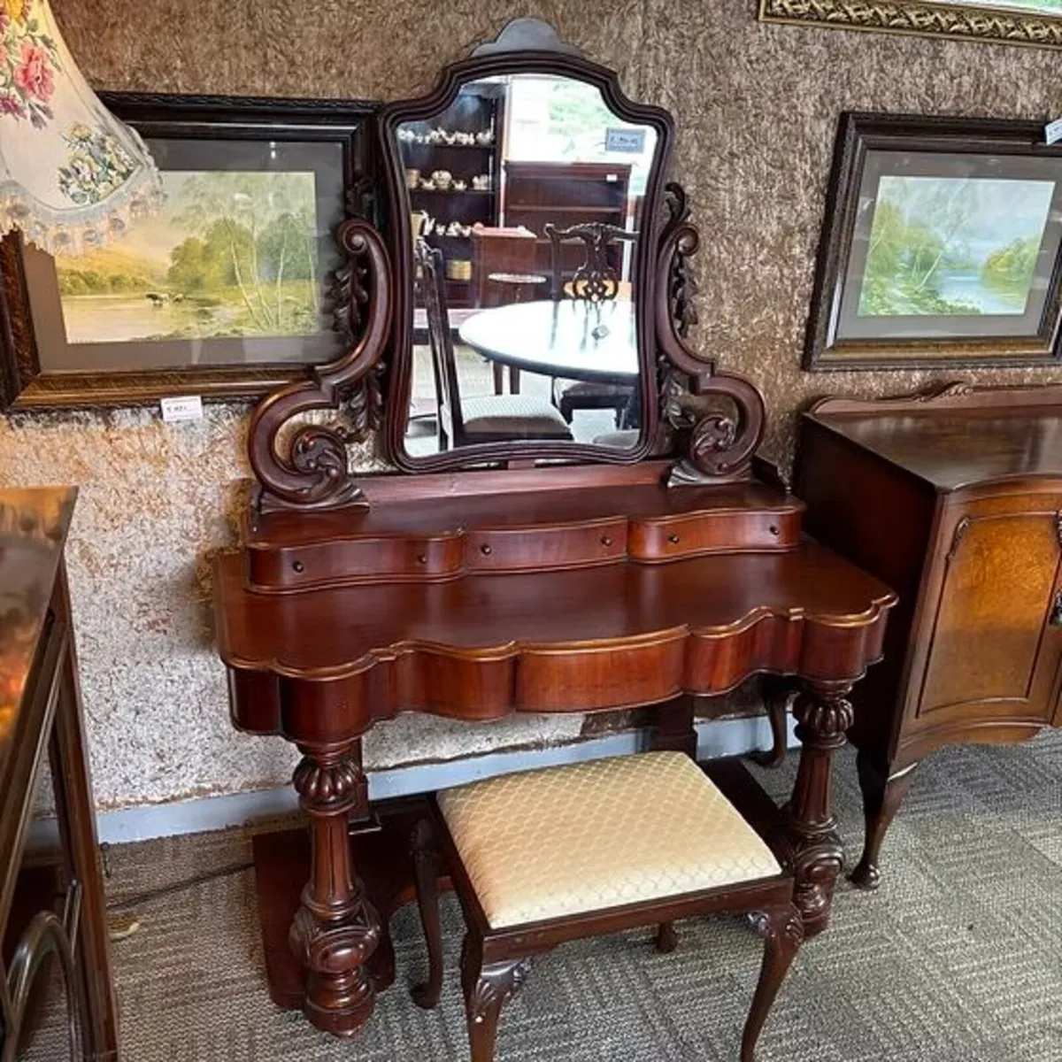 Fabulous mahogany dressing table with swing mirror