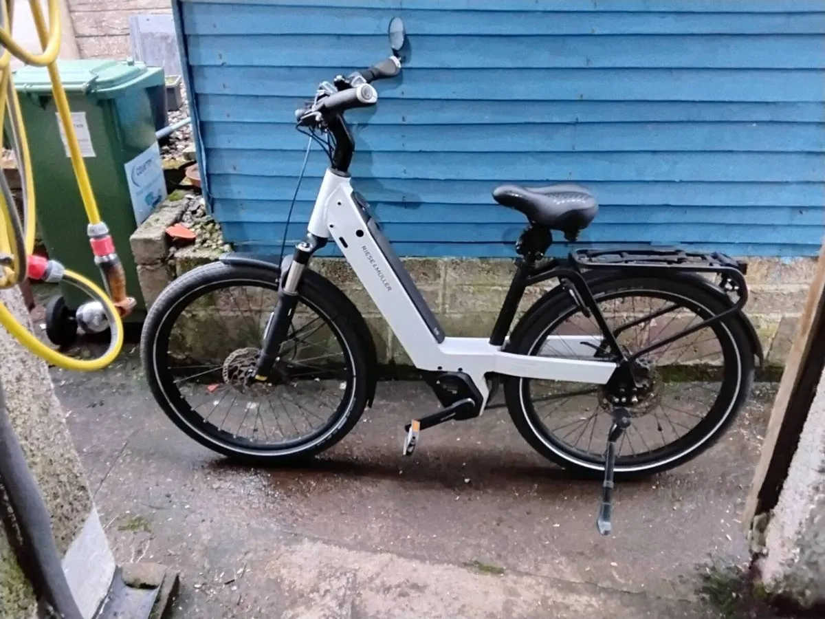 A reise  muller  nevo 3 electric bicycle - Image 3