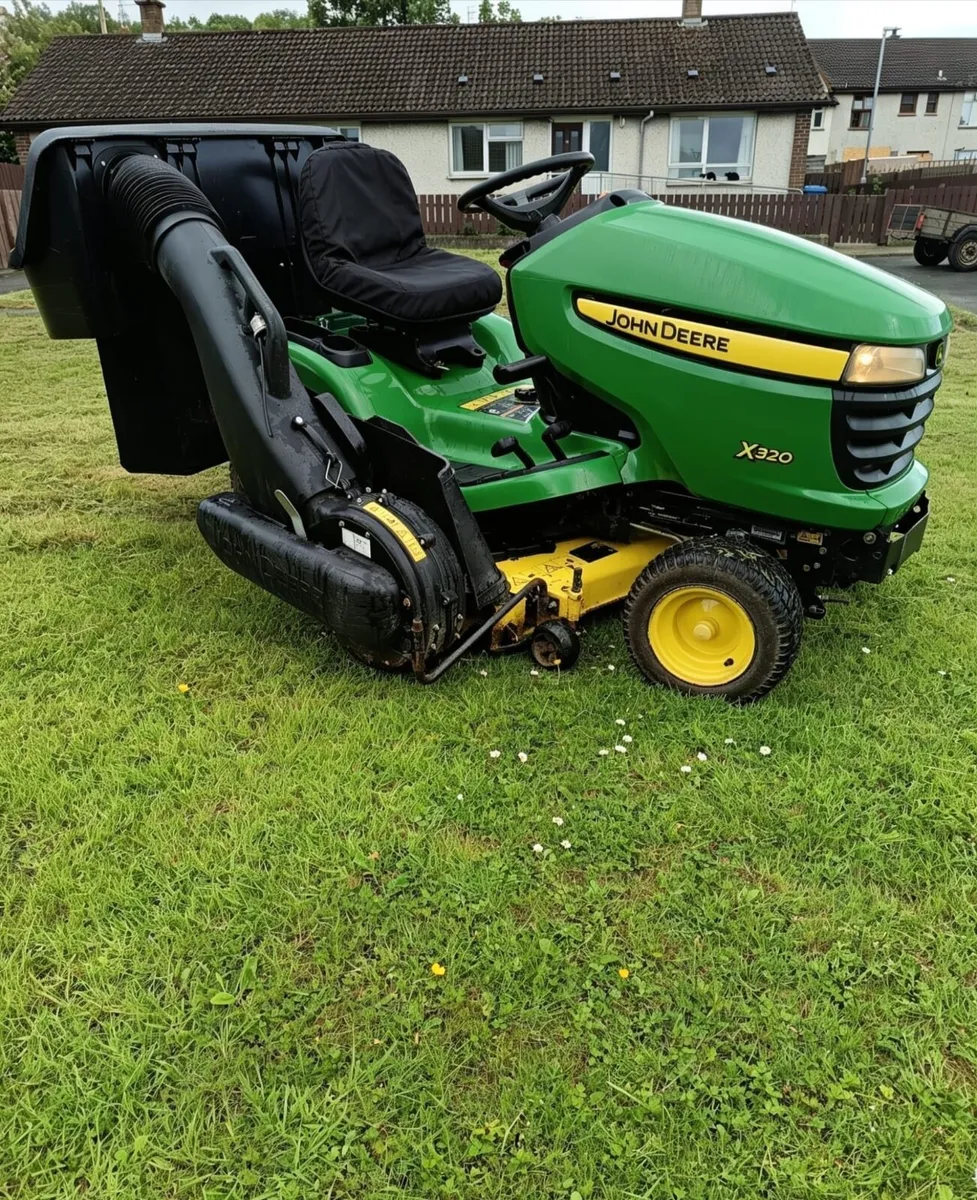 John deere petrol ride on lawnmower - Image 2