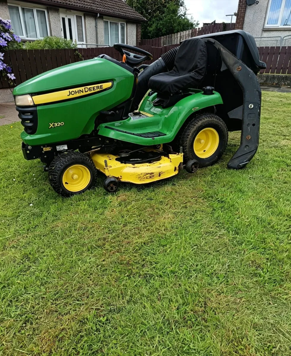 John deere petrol ride on lawnmower - Image 3