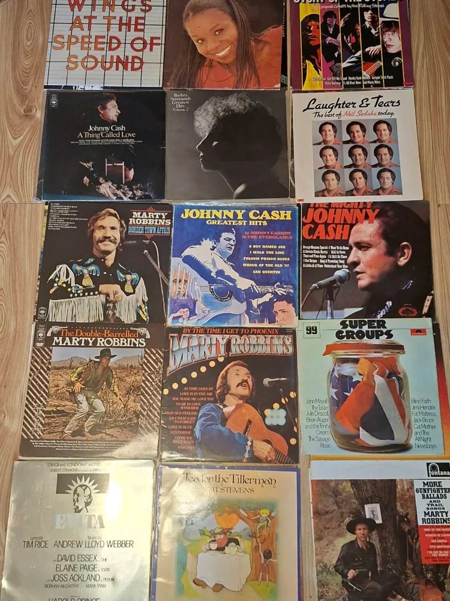 Vinal Albums + Cassettes - Image 2