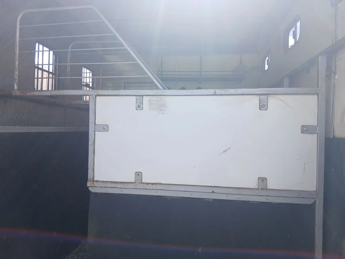 Horse truck - Image 4