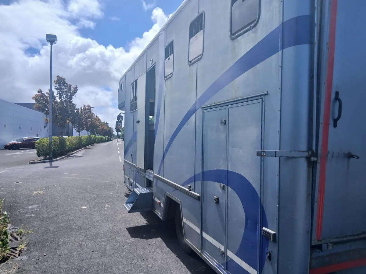 Horse truck - Image 4