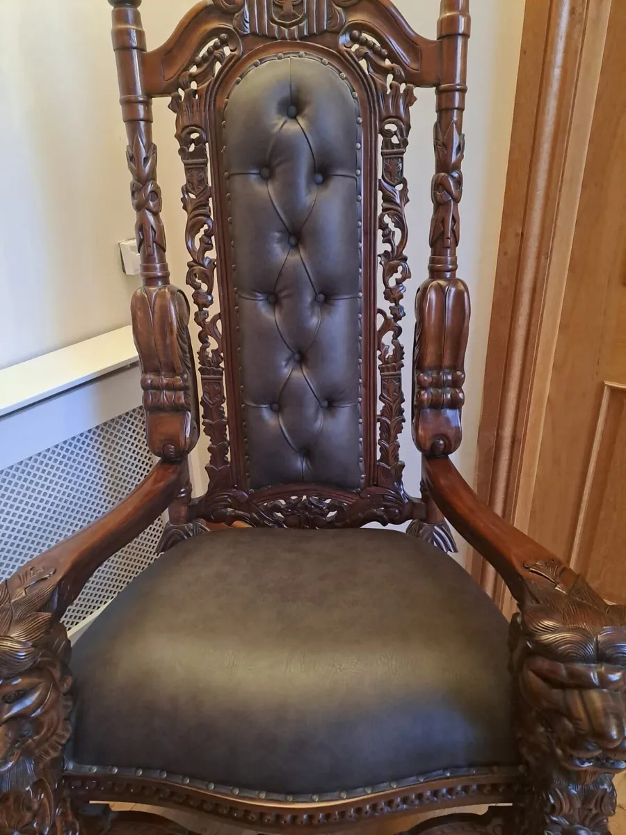 Solid mahogany Throne chair Italian renaissance - Image 2