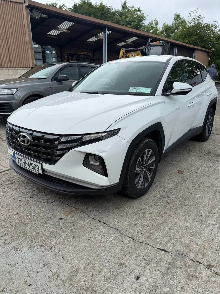2023 Hyundai Tucson 2 seat commercial - Image 3