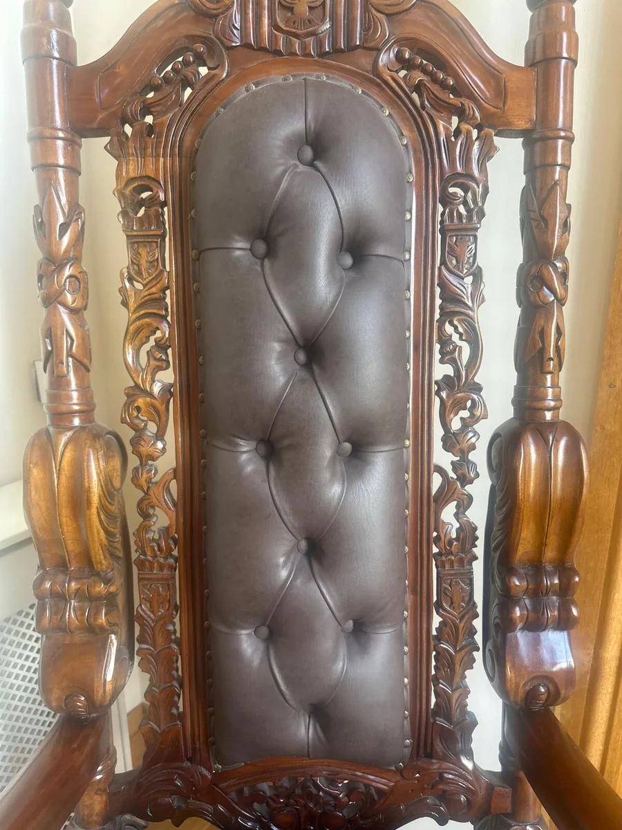 Solid mahogany Throne chair Italian renaissance - Image 4