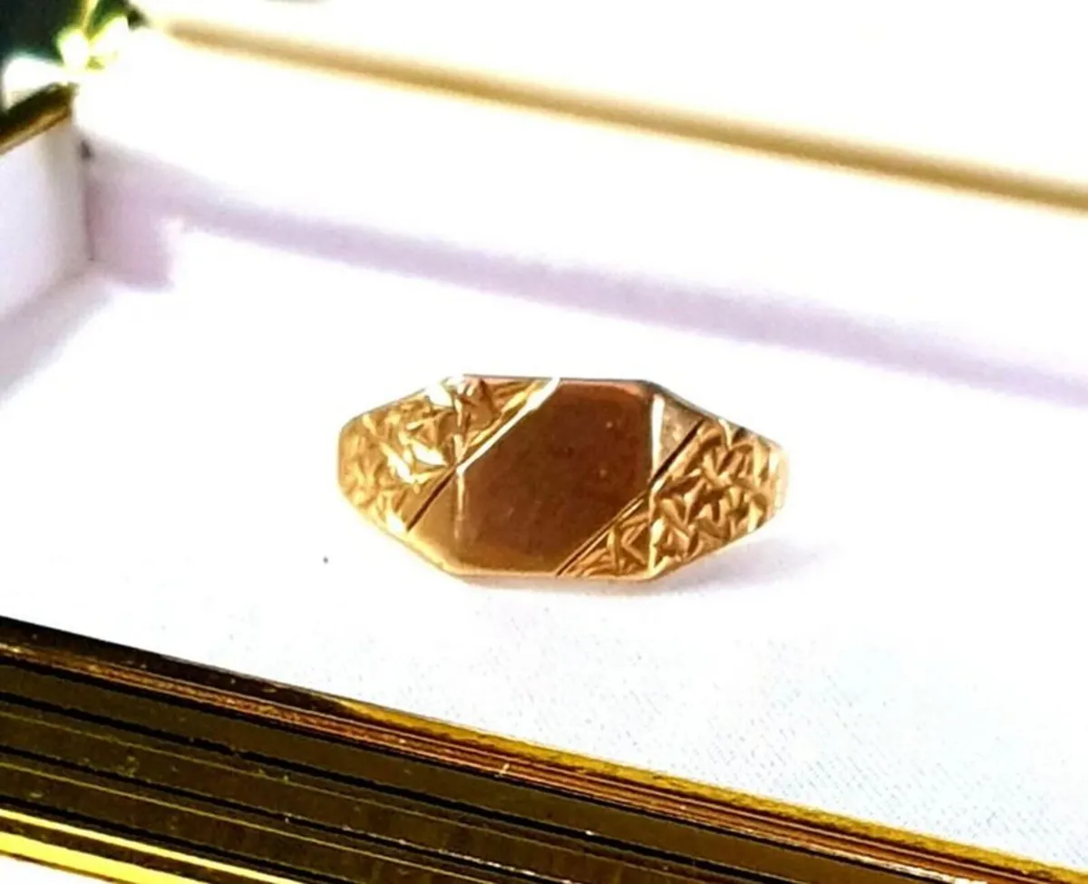 Vintage Gentlemans Signet Ring - Image 2