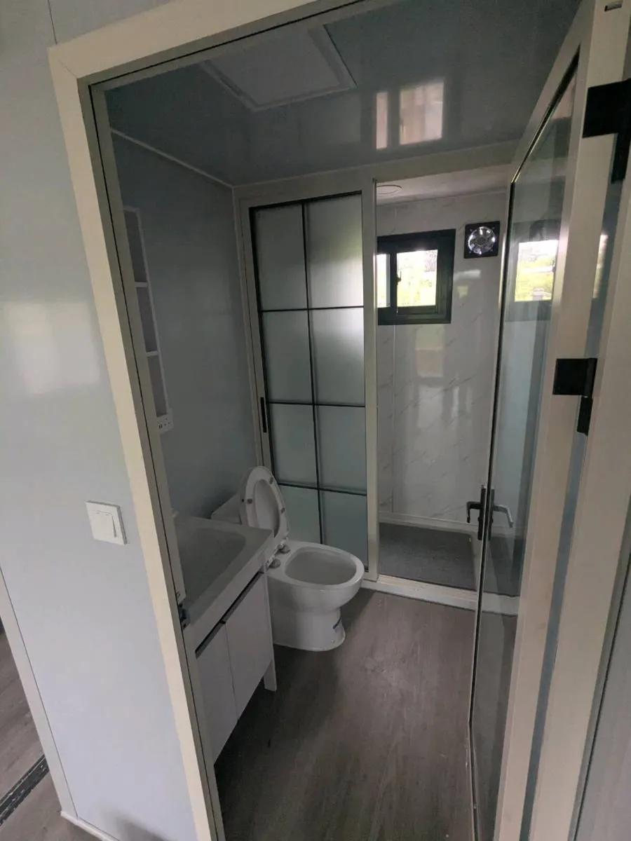 Expandable container house with roof - Image 3