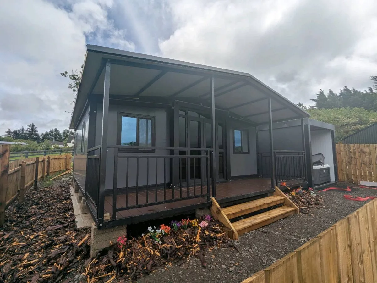 Expandable container house with roof - Image 2