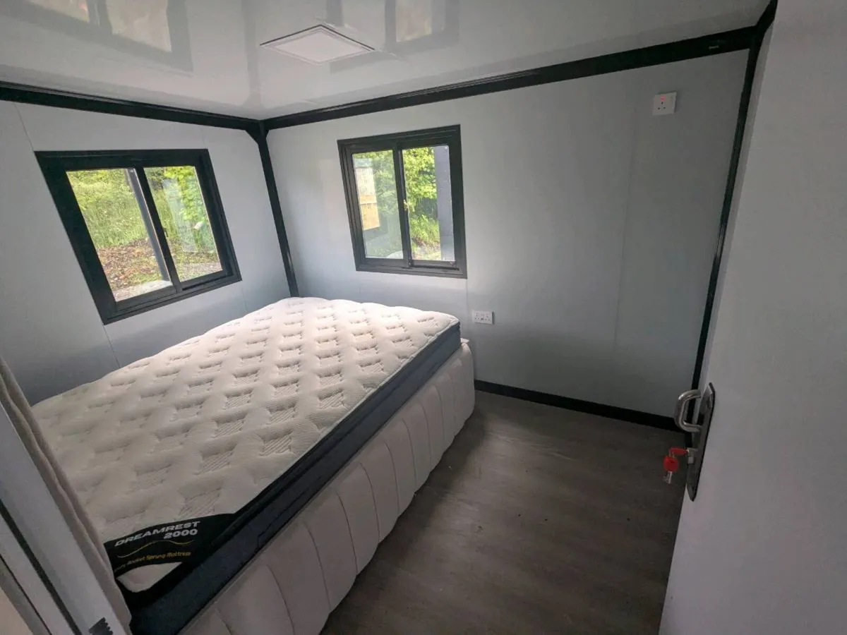 Expandable container house with roof - Image 4