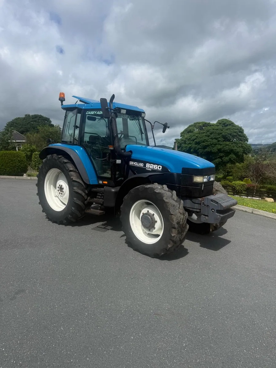 NEWHOLLAND 8260 RANGE COMMAND - Image 1