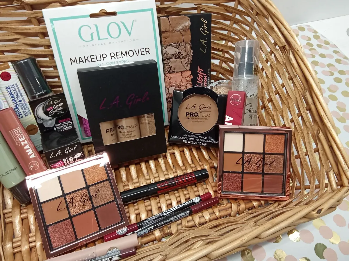 Online Cosmetics & Gloves Auction - Image 2