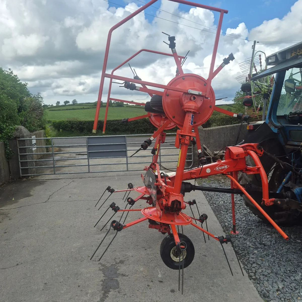 Kuhn GF502 Digidrive Tedder - Image 3