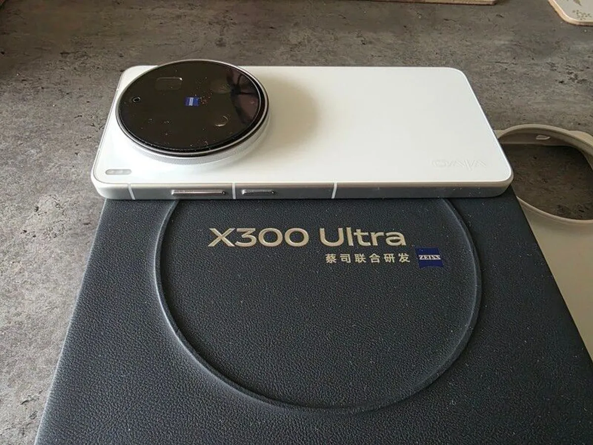 Honor Magic V5 16/512gb Global / European Model 1 month old as new Trade-ins Welcome - Image 1