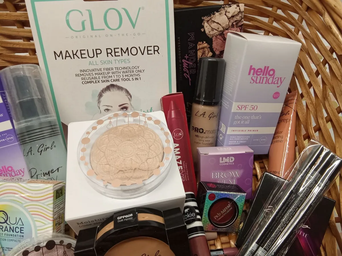 Online Cosmetics & Gloves Auction - Image 1