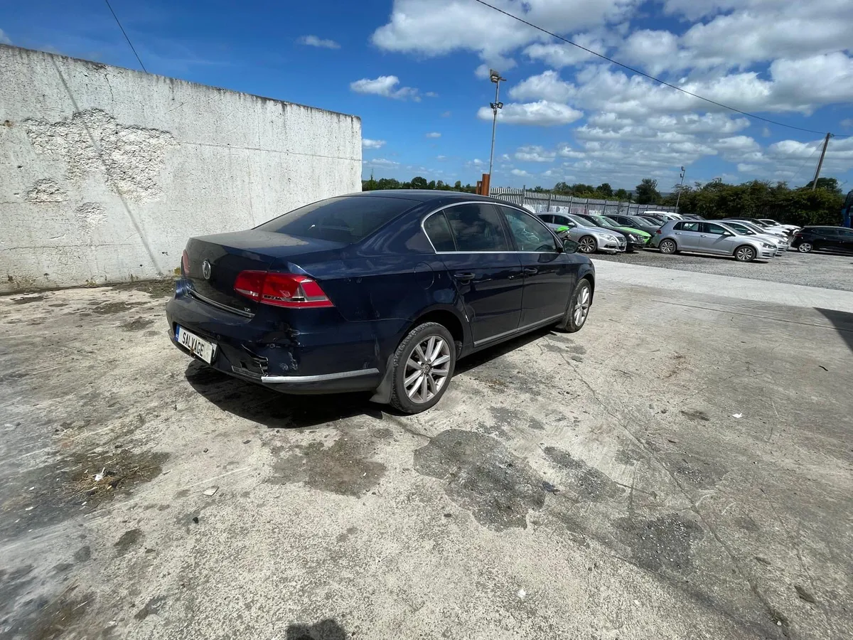 2012 vw Passat - Image 2