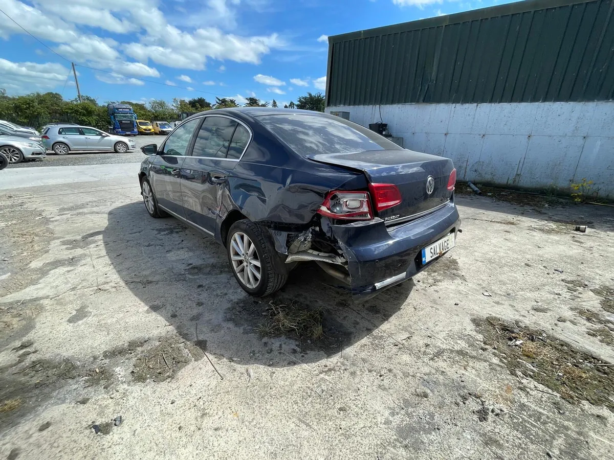 2012 vw Passat - Image 4