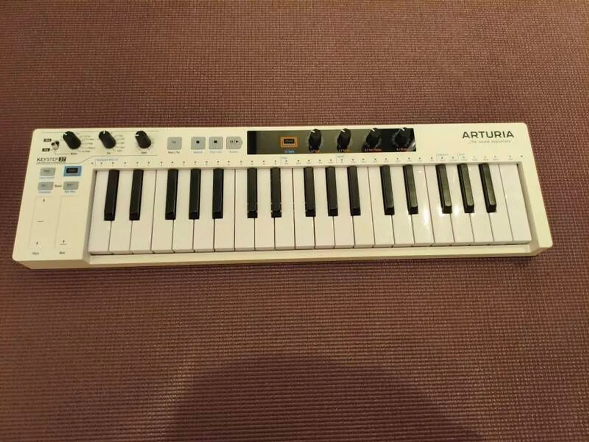 midi keyboard and synth bundle - Image 1