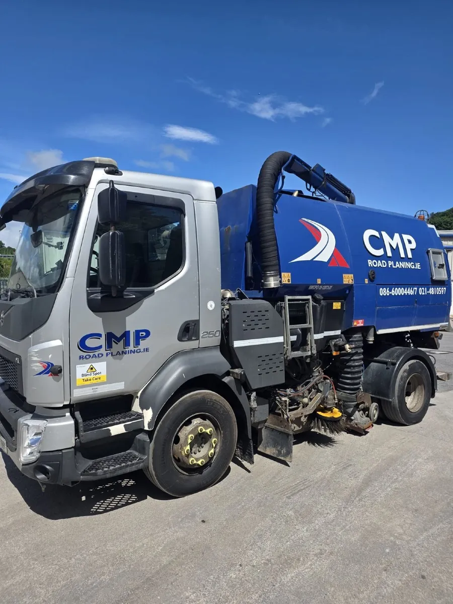 Road Sweeper- Volvo Johnston  2016 - Image 1
