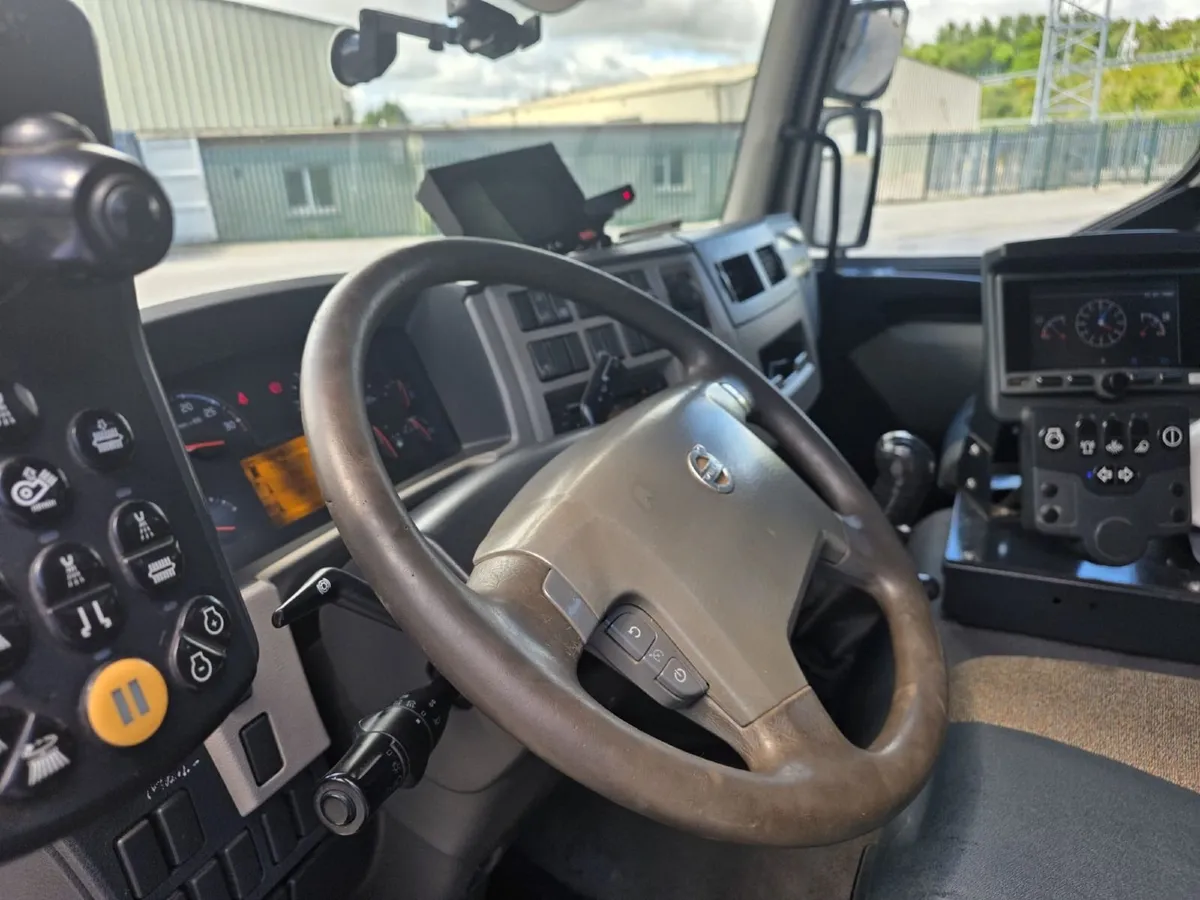 Road Sweeper- Volvo Johnston  2016 - Image 4
