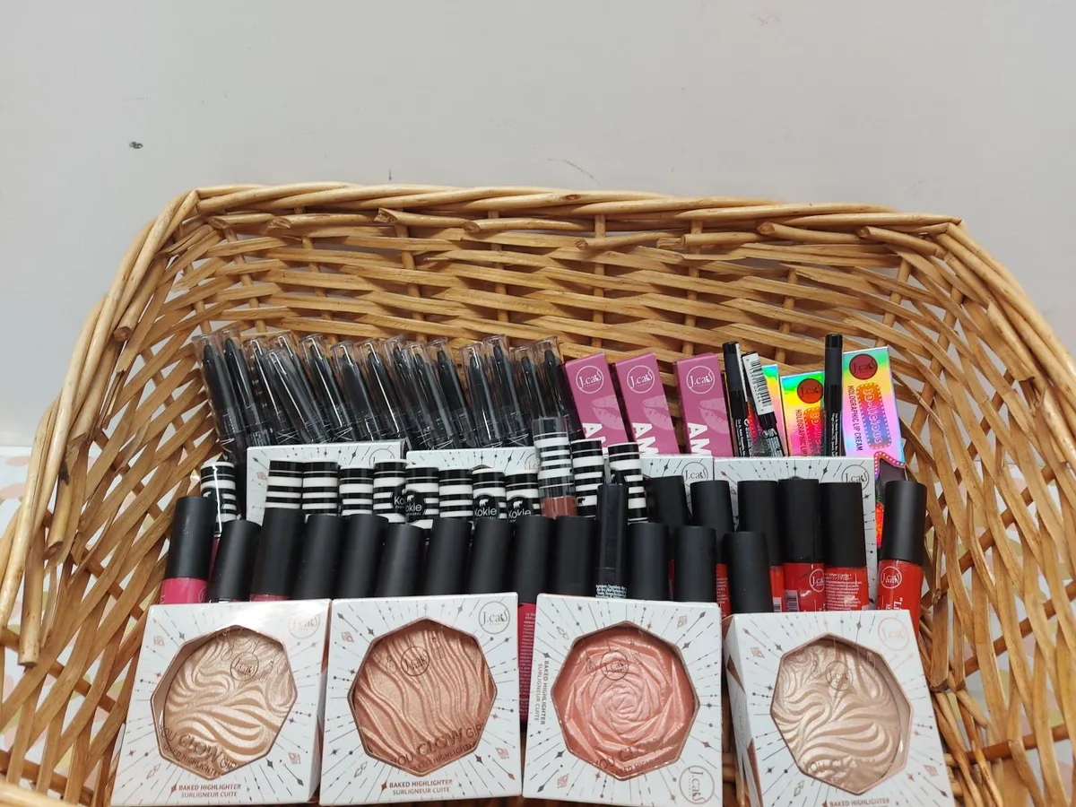 Online Cosmetics & Gloves Auction - Image 1