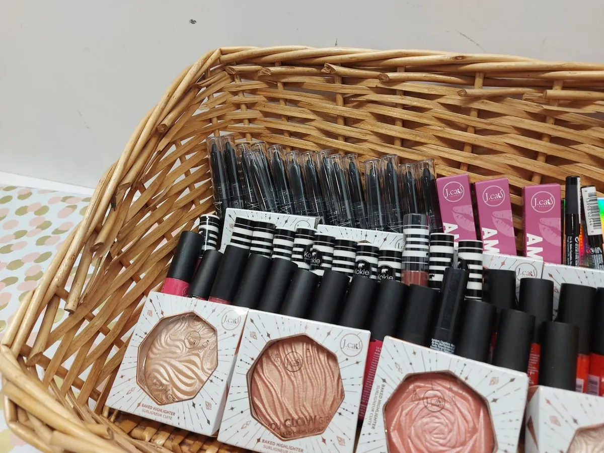 Online Cosmetics & Gloves Auction - Image 2