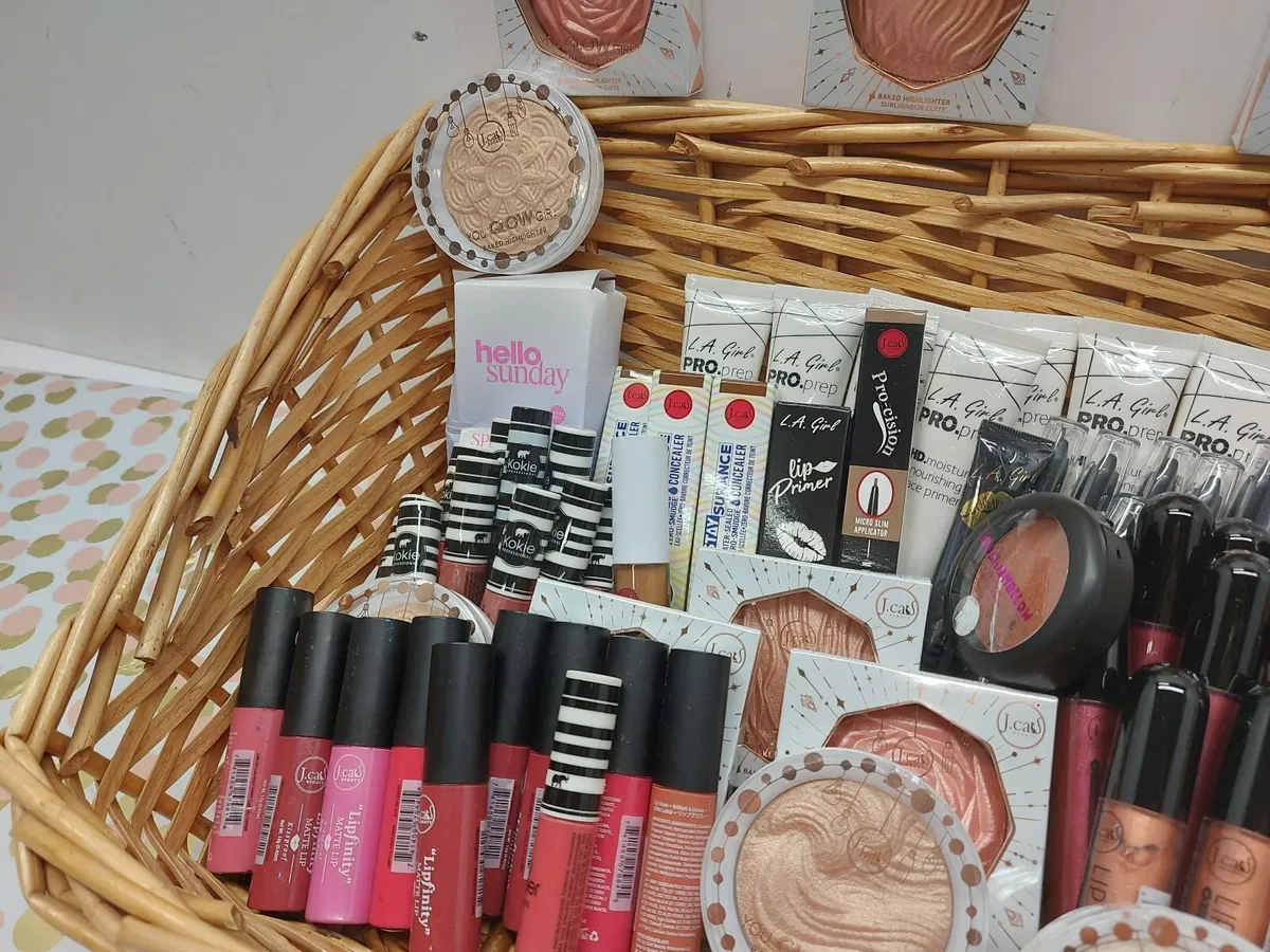 Online Cosmetics & Gloves Auction - Image 2