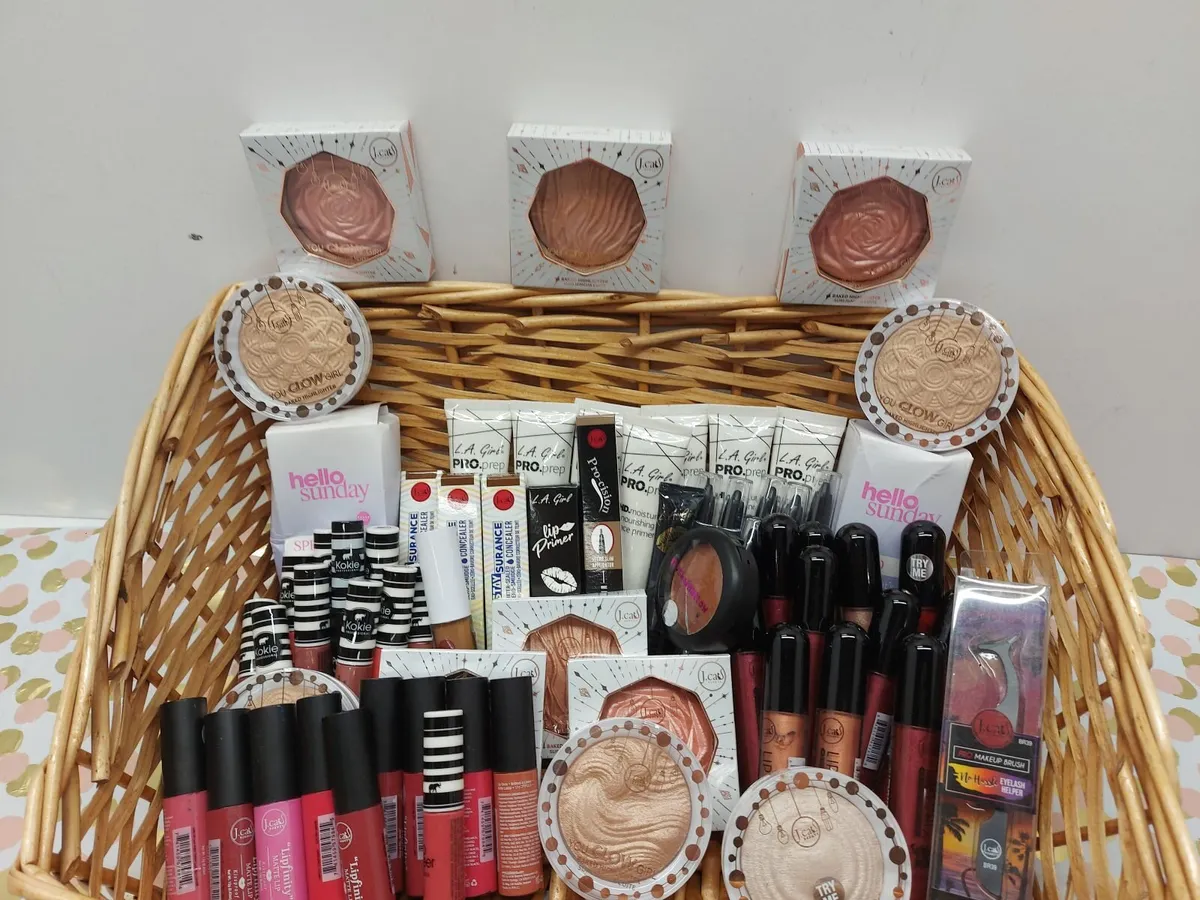 Online Cosmetics & Gloves Auction - Image 1