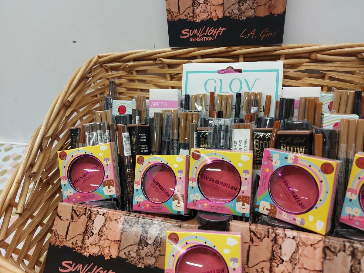 Online Cosmetics & Gloves Auction - Image 1