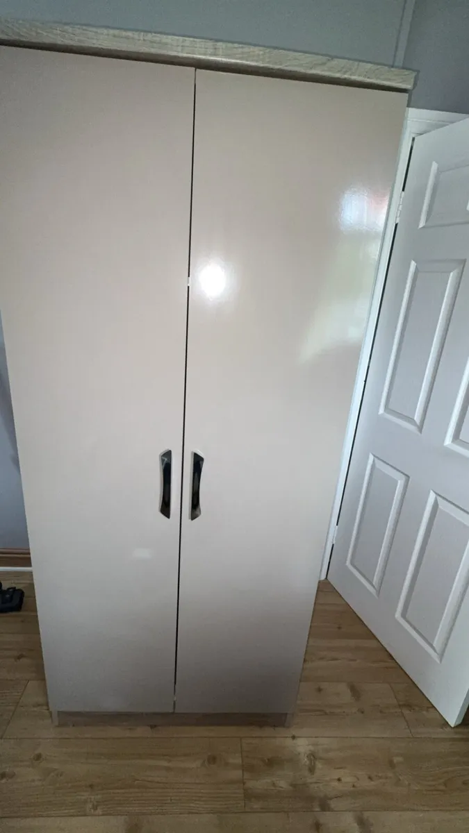Wardrope,Chest of draws & 2 bedside lockers. - Image 3