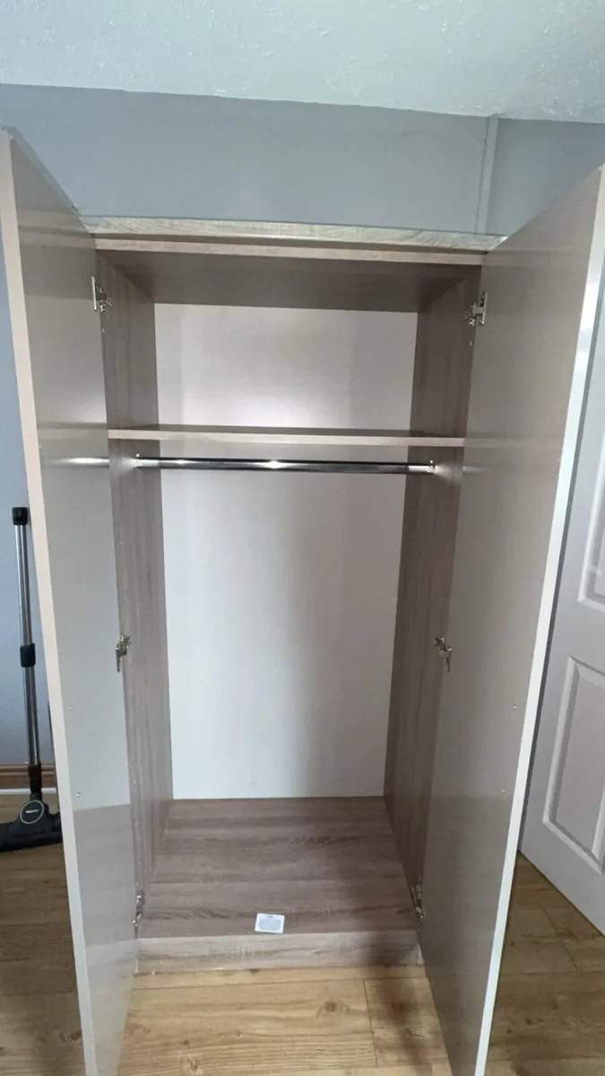 Wardrope,Chest of draws & 2 bedside lockers. - Image 4