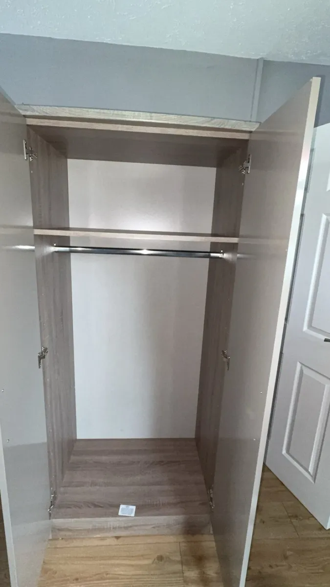 Wardrope & 2 bedside lockers. - Image 3