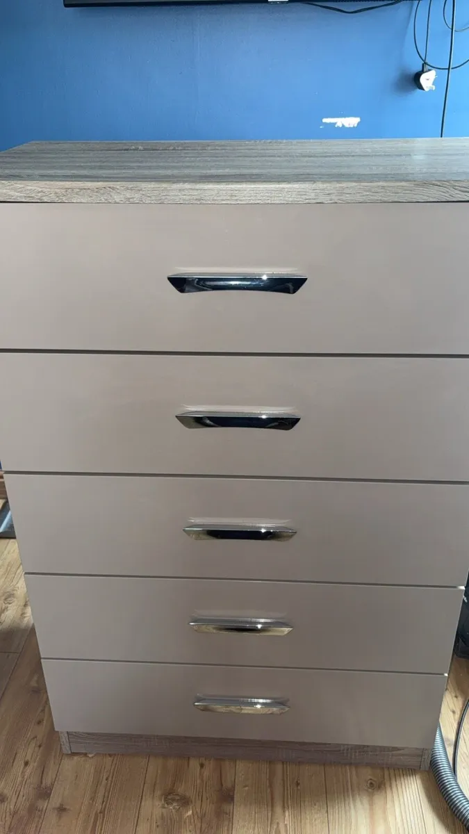 Wardrope,Chest of draws & 2 bedside lockers. - Image 1