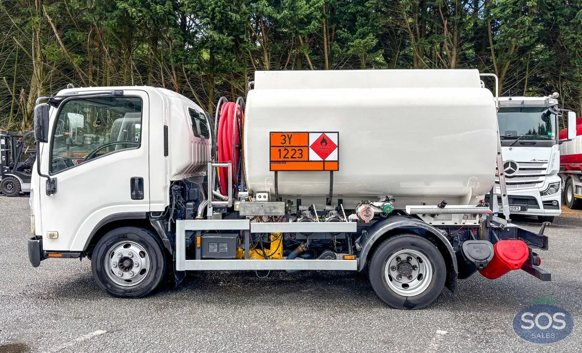 2010 Isuzu N75 190 Mini Rigid Tanker - Image 2