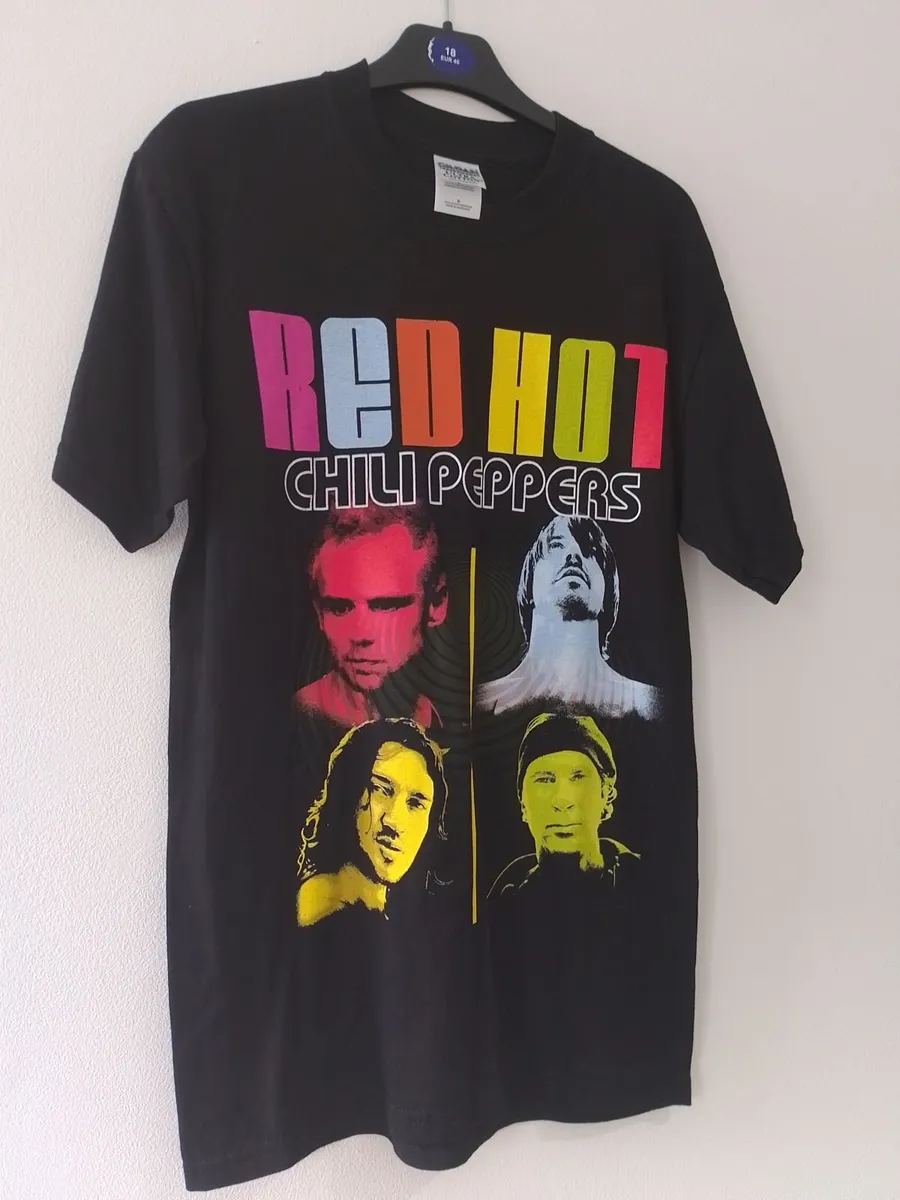 RED HOT CHILI  PEPPERS 2004 SUMMER  TOUR T-SHIRT. - Image 1