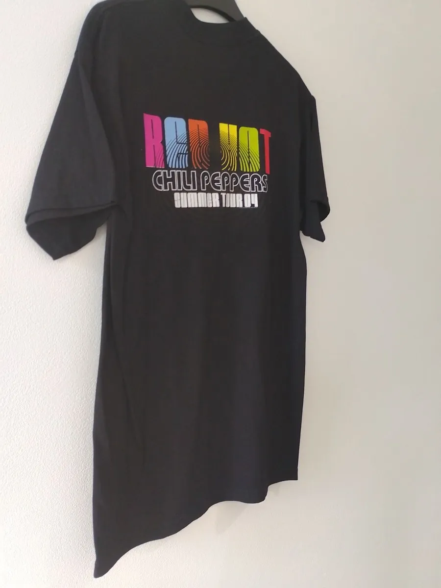 RED HOT CHILI  PEPPERS 2004 SUMMER  TOUR T-SHIRT. - Image 2