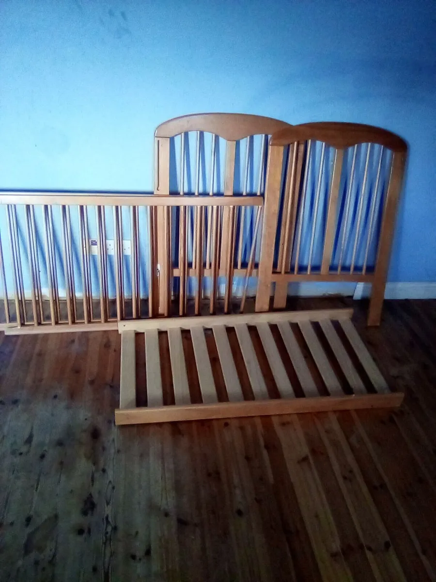 Childs cot - Image 2