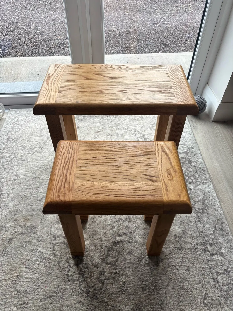 Oak nest of tables - Image 1