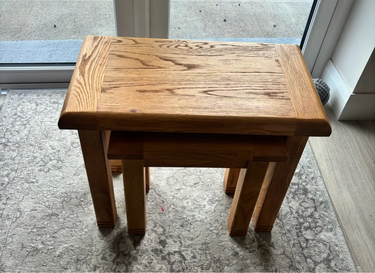 Oak nest of tables - Image 2