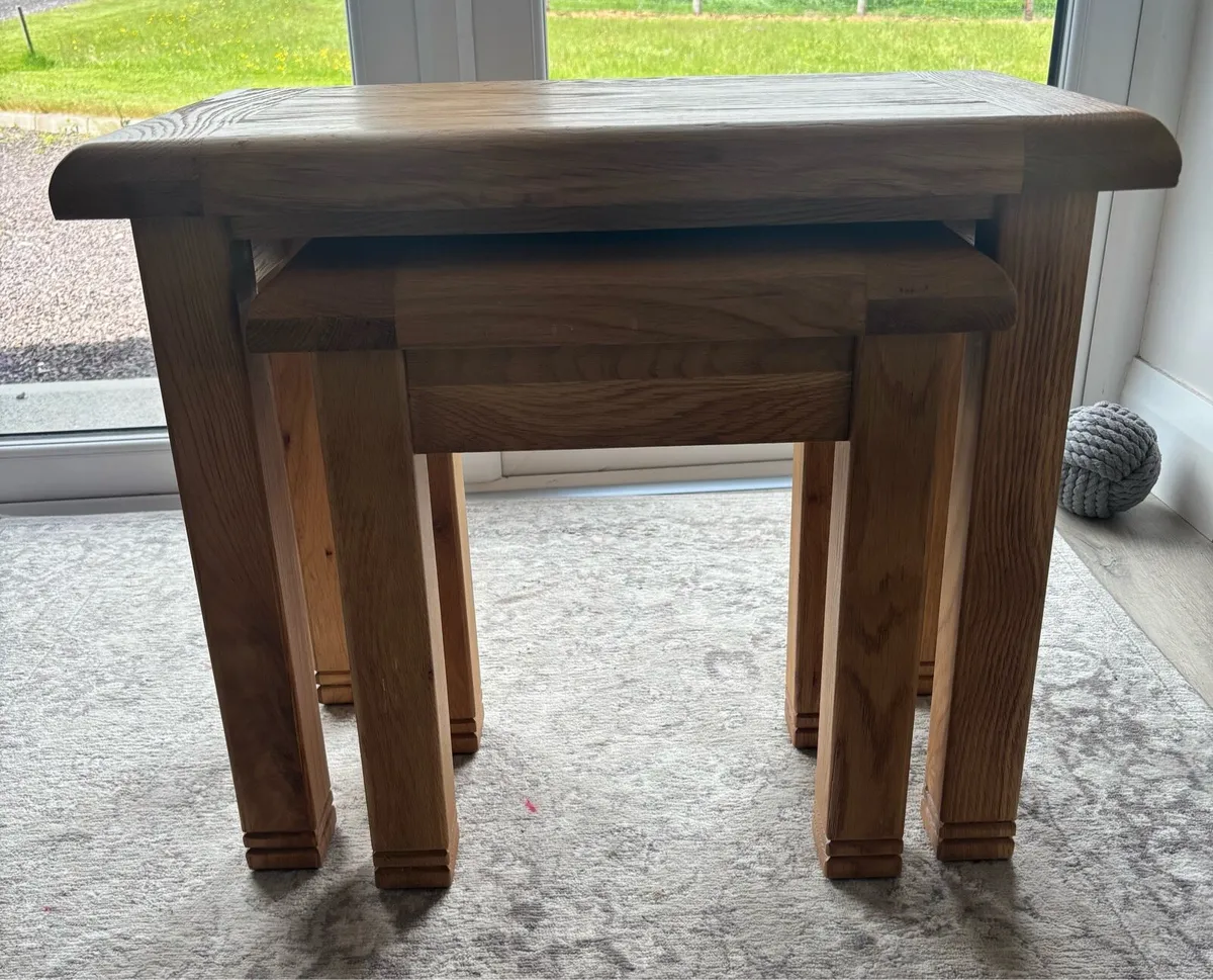Oak nest of tables - Image 3