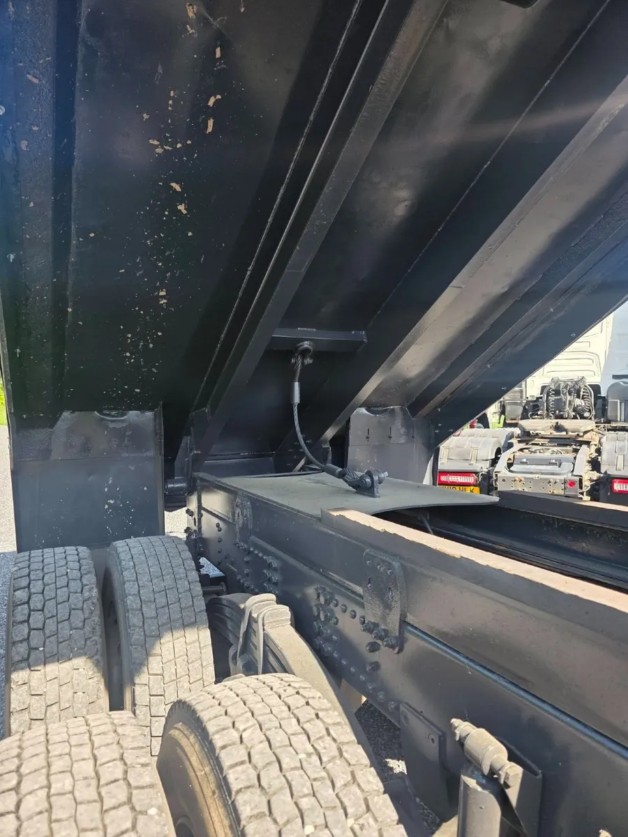2017 SCANIA P410 - Image 2